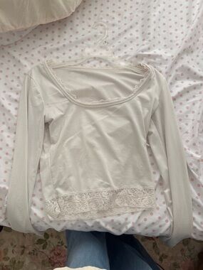 Women's Lace Trim Long-Sleeve Scoop Neck Top - White